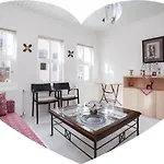 Apartment Two Seperate For Friends And Families *